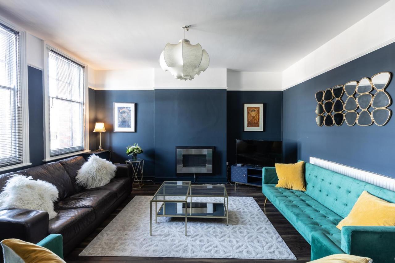 Boutique family apartment in celebrity village. Barnt Green Extérieur photo