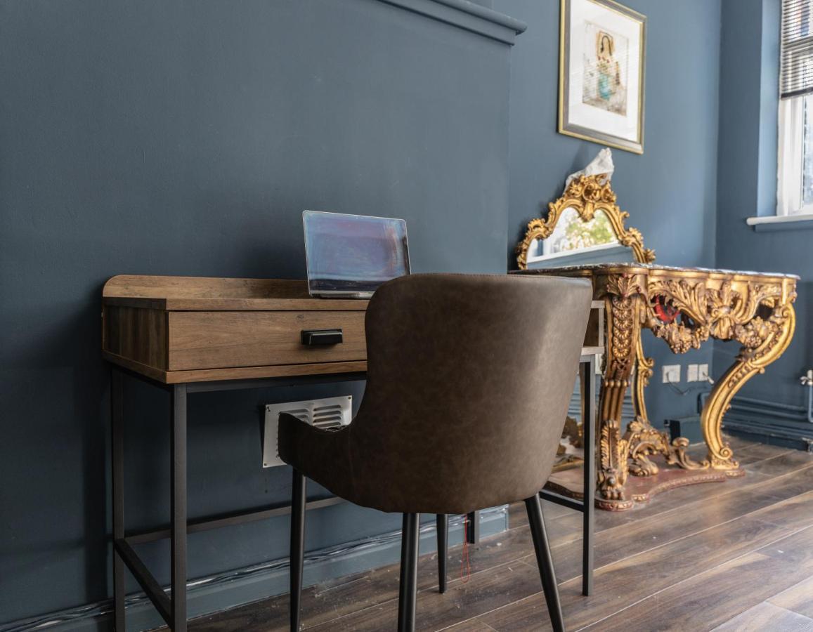 Boutique family apartment in celebrity village. Barnt Green Extérieur photo